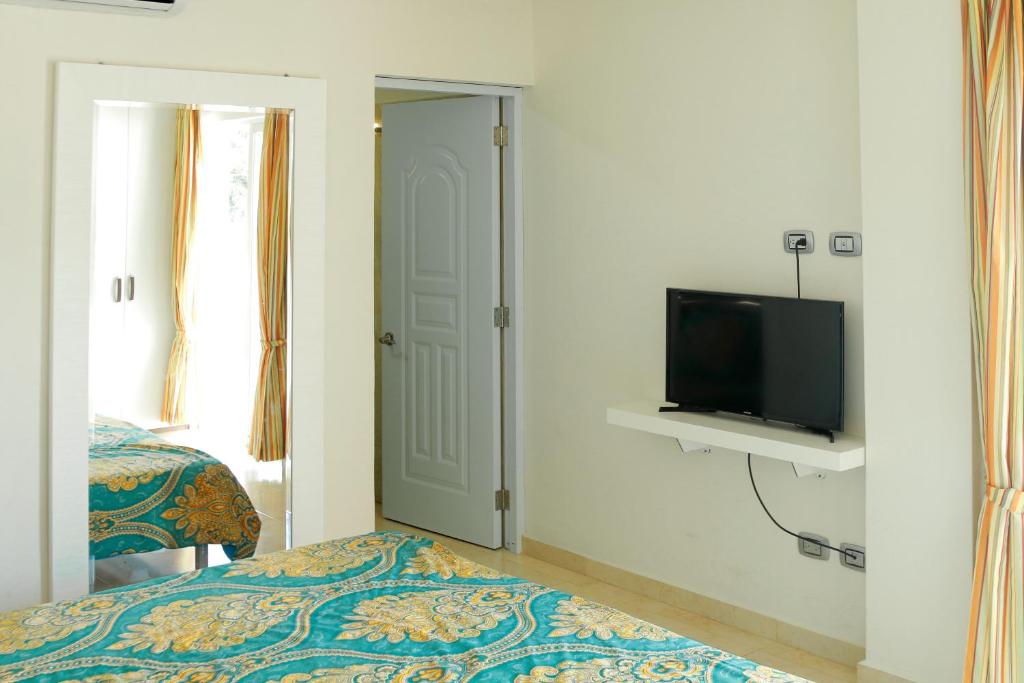 TV a/nebo společenská místnost v ubytování Kitewind Apartamentos Cabarete