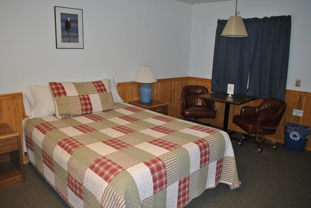Postel nebo postele na pokoji v ubytování Aspen Inn