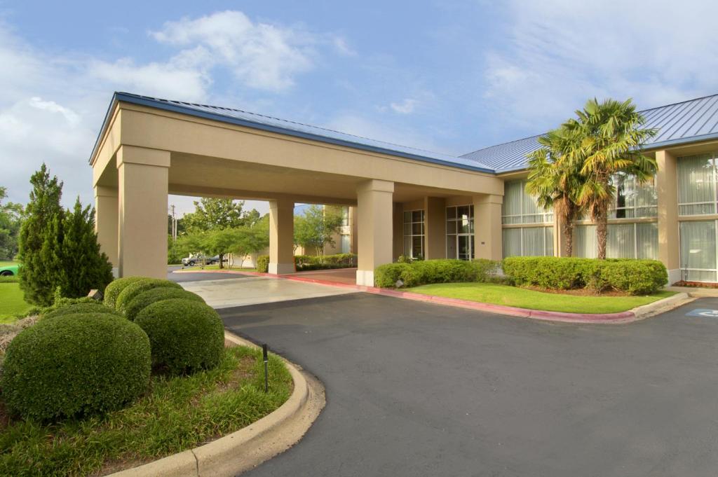 Gallery image of Economy Inn & Suites in Shreveport