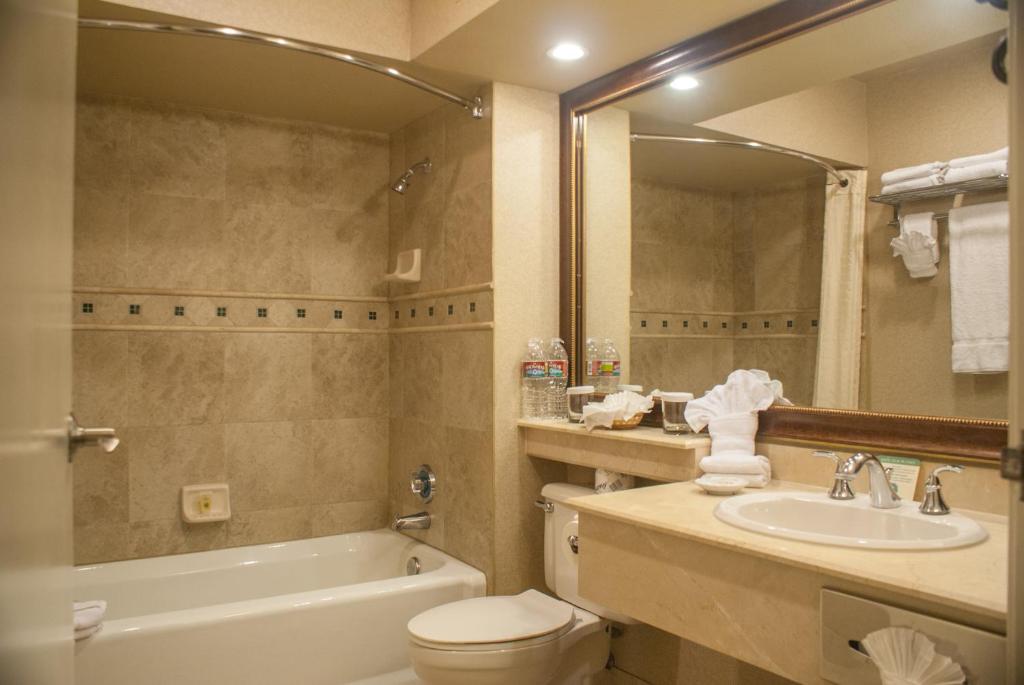 Koupelna v ubytování Indian Wells Resort Hotel