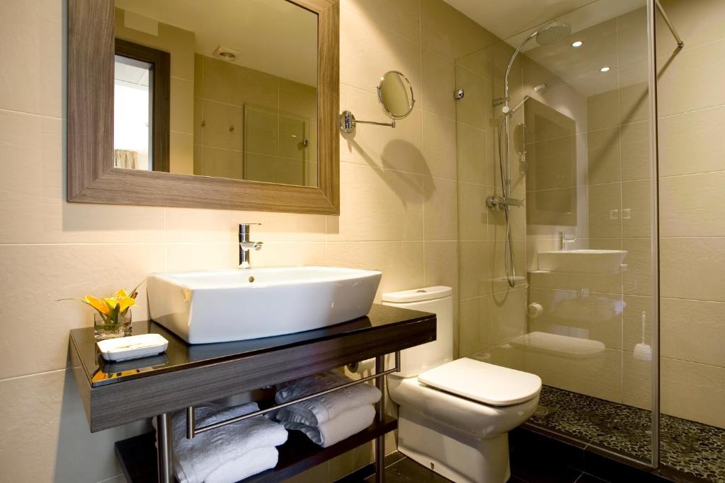 Hotel Oasis - Standard Room Interior