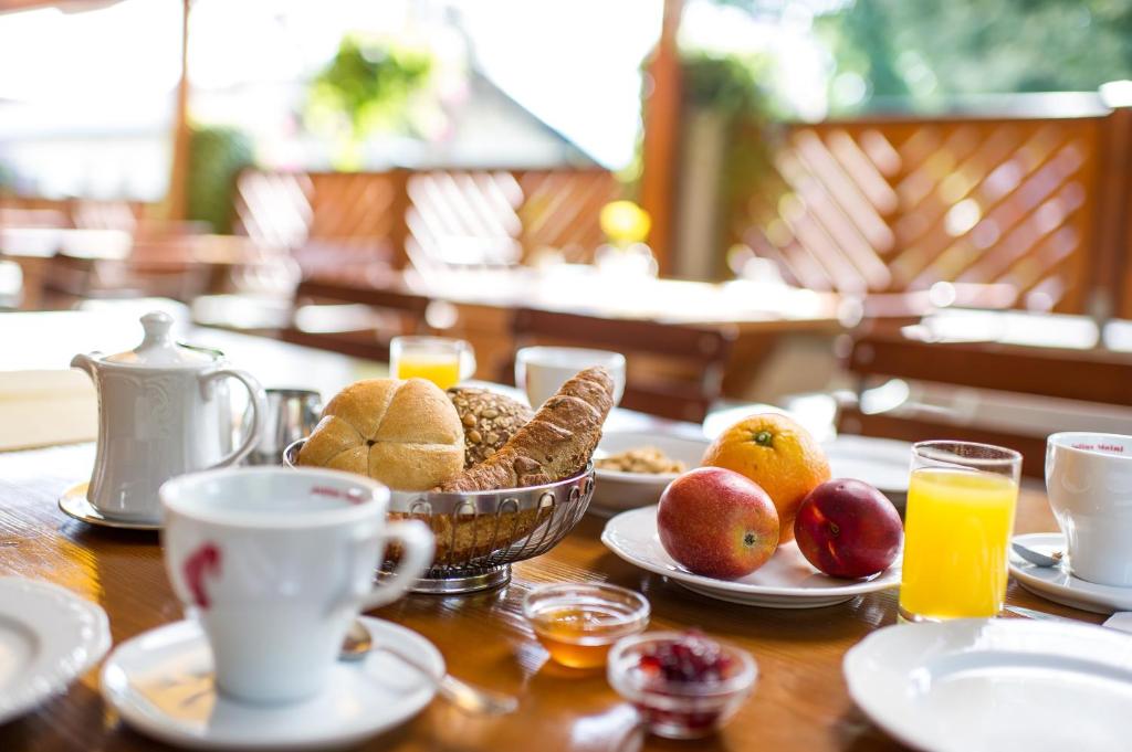 Đồ ăn tại/gần nhà khách