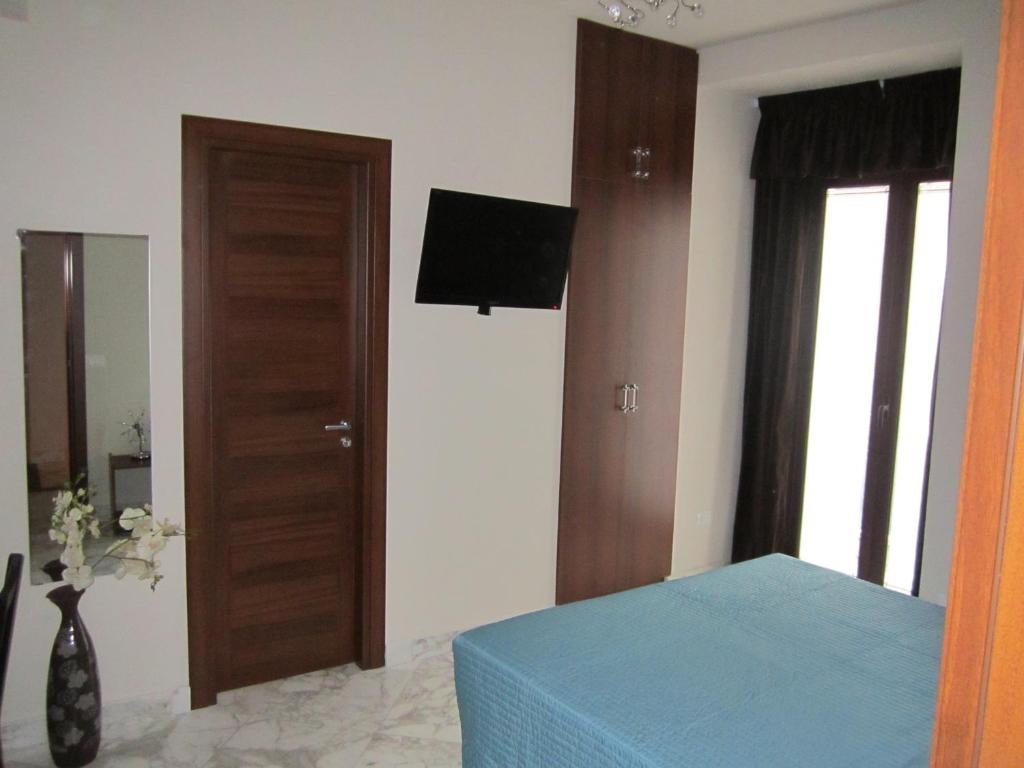 Televízia a/alebo spoločenská miestnosť v ubytovaní B&B Le Vie D'Arte