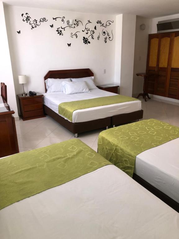 Postel nebo postele na pokoji v ubytování Hotel Florida Inn