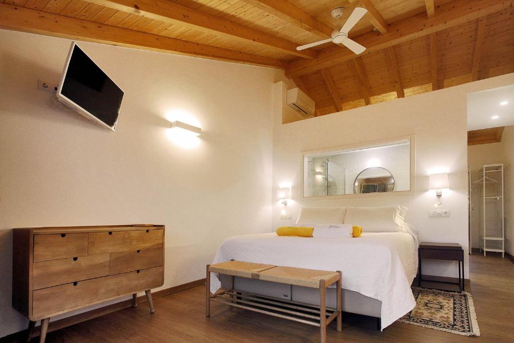 TV a/nebo společenská místnost v ubytování Quinta do Chocalhinho Agroturismo & SPA