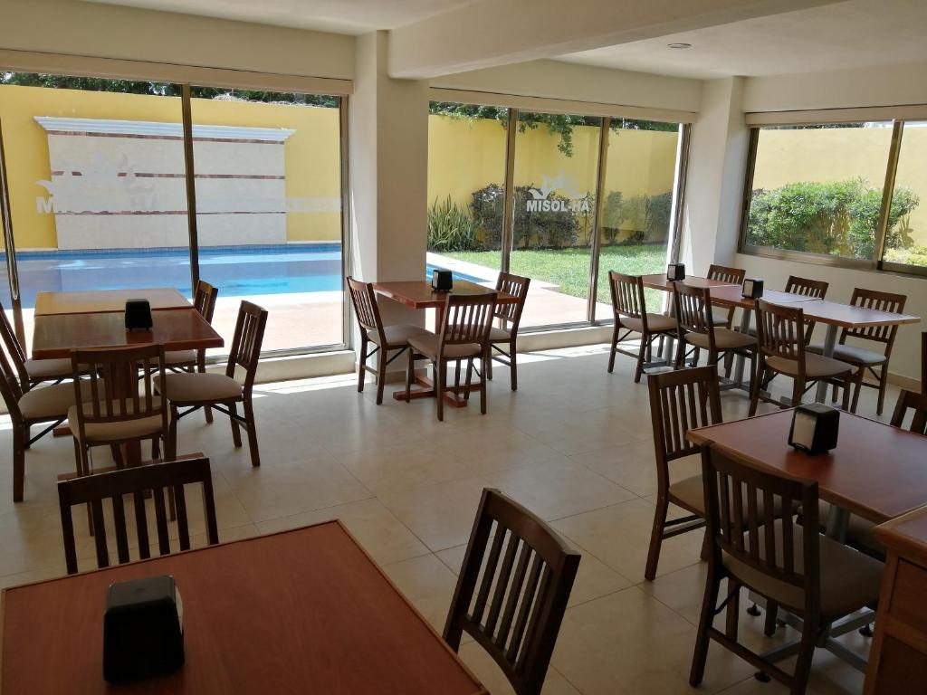 Bazén v ubytování Misol-Ha Hotel Mérida nebo v jeho okolí