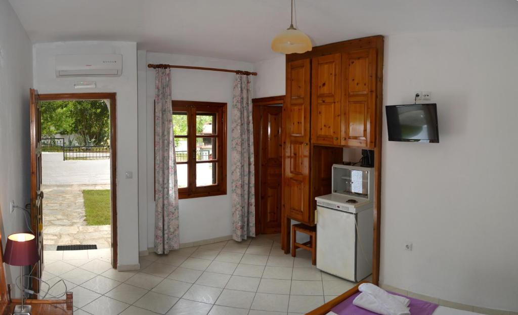 Kuchyň nebo kuchyňský kout v ubytování Villa Molos