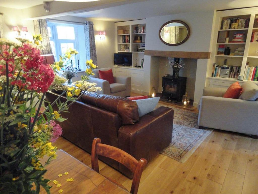 A seating area at Portland Cottage 