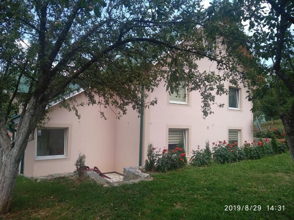 Zahrada ubytování Apartments & Rooms Bojic