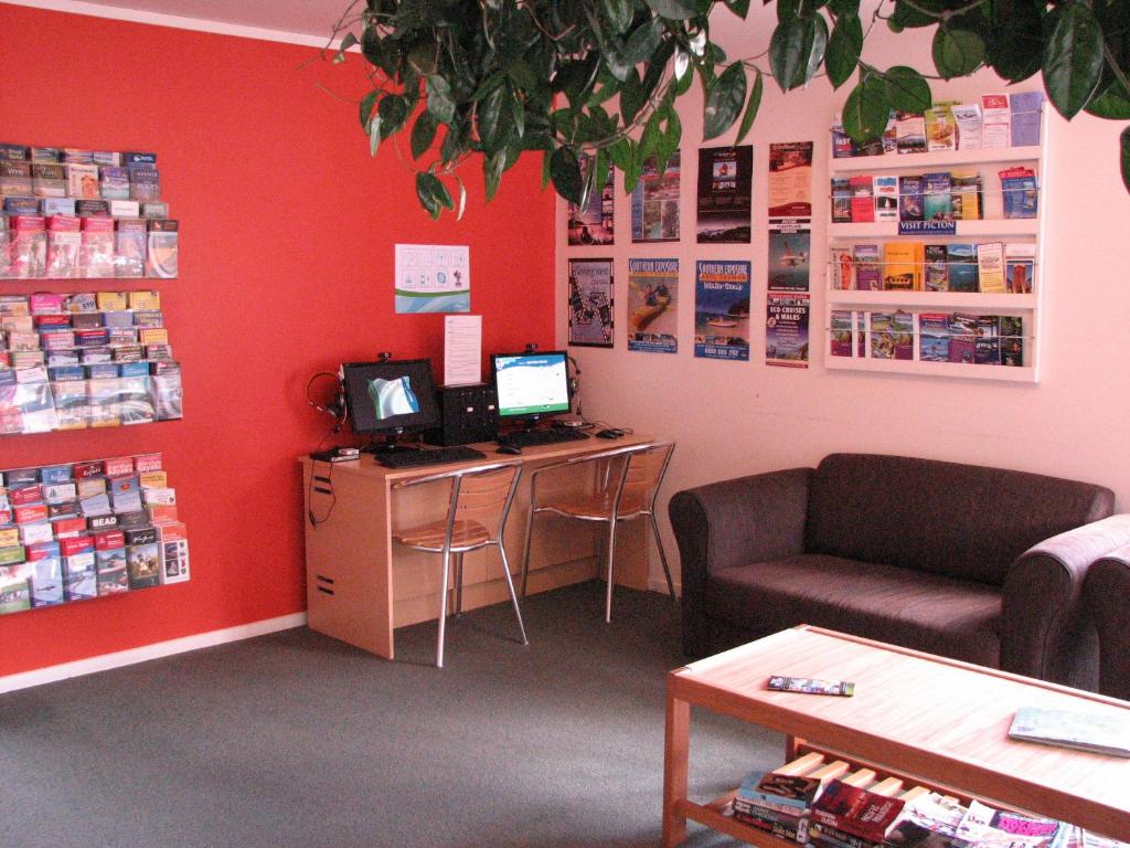 Picton Campervan Park - Resim 5