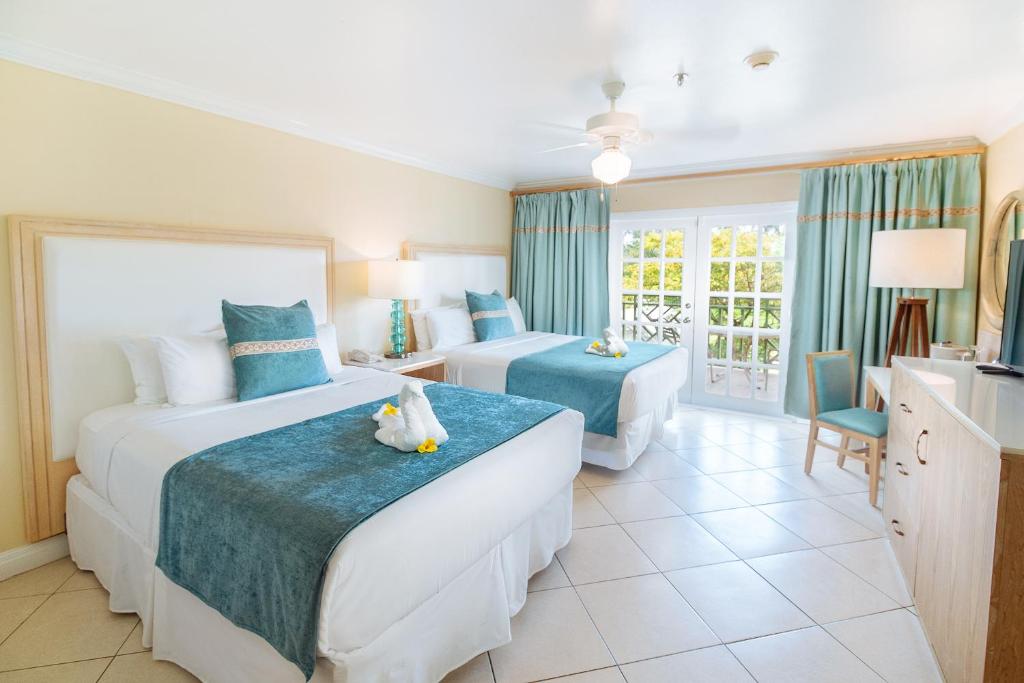 Bay Gardens Beach Resort & Spa客房内的一张或多张床位