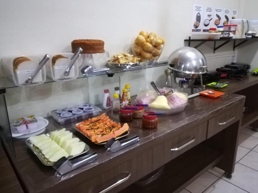 a kitchen with a counter with food on it at Hotel Figueira Palace in Dourados