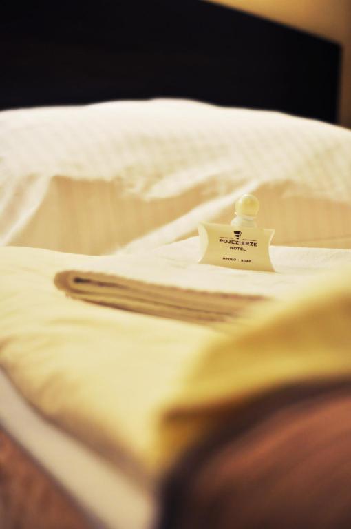 Postel nebo postele na pokoji v ubytování Hotel Pojezierze