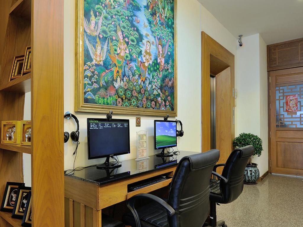 TV a/nebo společenská místnost v ubytování Pimrada Hotel