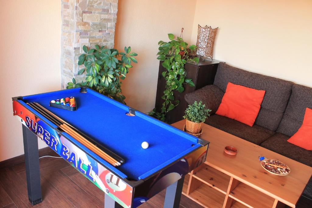 Biliár nebo kulečník v ubytování Casa Rural El Planet de Maella Casa rural en Castellon Casa rural con Jacuzzi Casa rural en Xert Casa rural cerca de Morella
