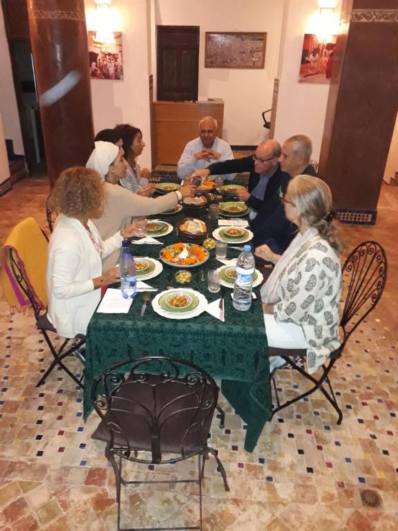 Hosté ubytování Riad Zina Fes - Elegance in the Heart of Fes