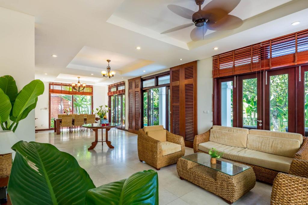 Da Nang Beach Villas in 5-star Resort - Villa De Luxe