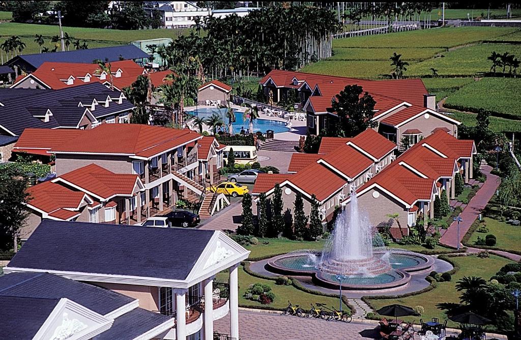 an aerial view of a resort with a fountain at Shan Shui Shen Resortopia Hotel in Guanshan