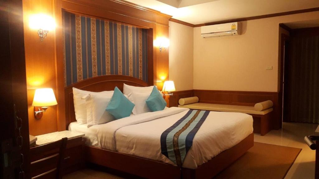 Cama o camas de una habitación en The Lion King Hotel Udonthani