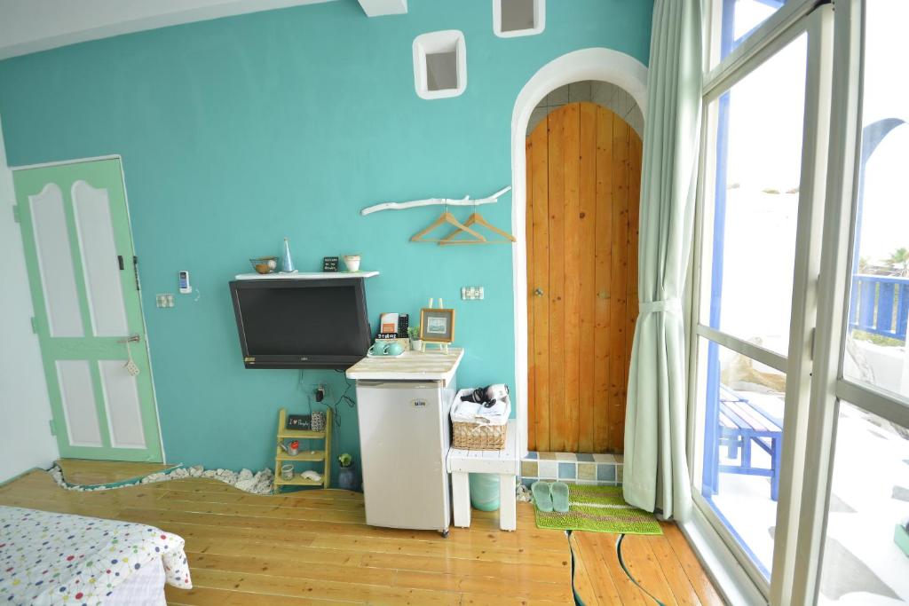 TV a/nebo společenská místnost v ubytování Sea House