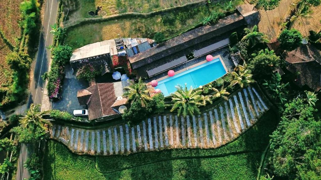 an overhead view of a house with a swimming pool at Villa Sumbing Indah in Magelang