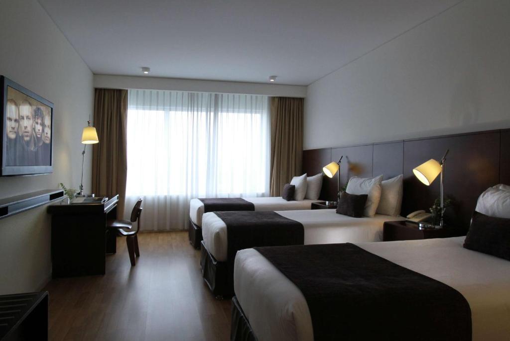 Rúm í herbergi á Dazzler by Wyndham Lima Miraflores