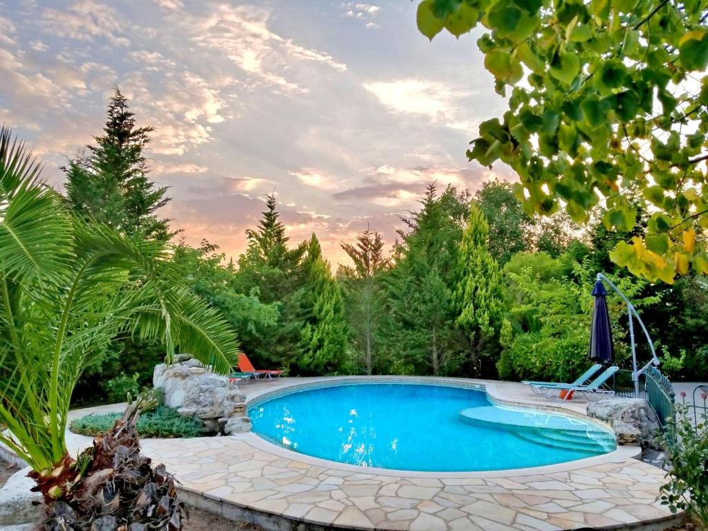 Kép Luxury Wooden Villa with Pool, The Nest szállásáról Káto Korakiánában a galériában