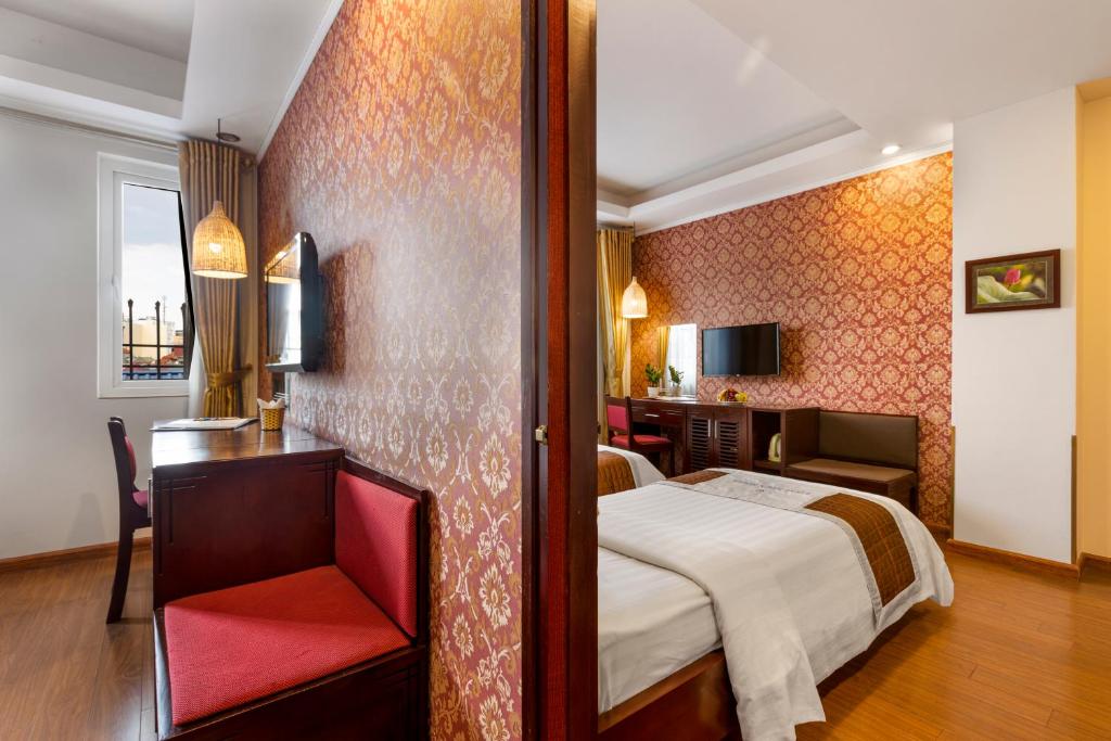TV a/nebo společenská místnost v ubytování First Eden Hotel - Hang Bun