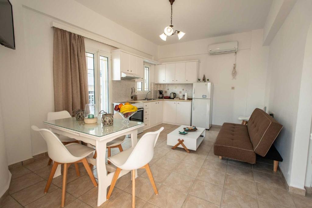 Seafront Apartment Kalamaki, Kalamaki Heraklion (updated prices 2024)