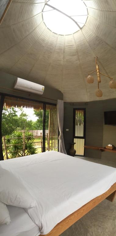 Postel nebo postele na pokoji v ubytování Awana Villa Resort Yaonoi - SHA Extra Plus