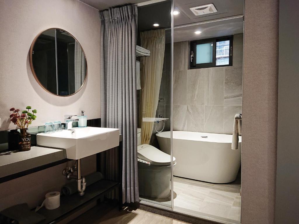 Koupelna v ubytování Cho Hotel 3