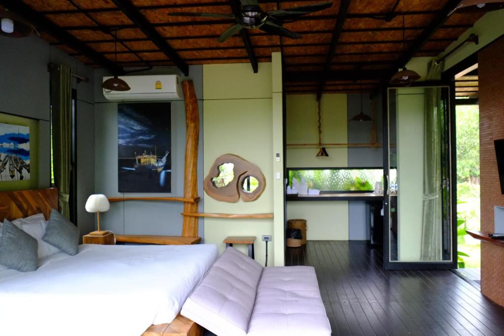 Postel nebo postele na pokoji v ubytování Awana Villa Resort Yaonoi - SHA Extra Plus