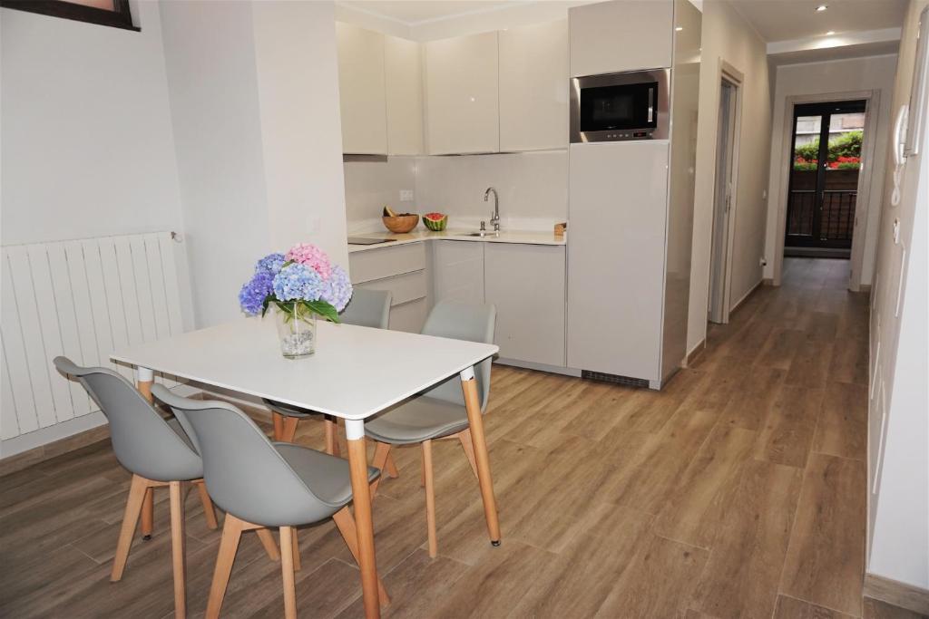 Kuchyň nebo kuchyňský kout v ubytování Apartamentos La Playina