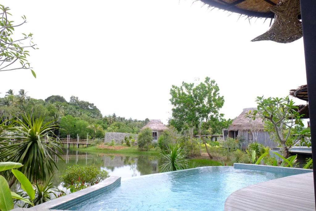 Bazén v ubytování Awana Villa Resort Yaonoi - SHA Extra Plus nebo v jeho okolí