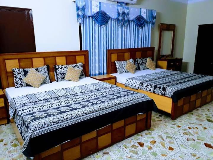 Voodi või voodid majutusasutuse Gulshan Palace Near Millennium Mall toas
