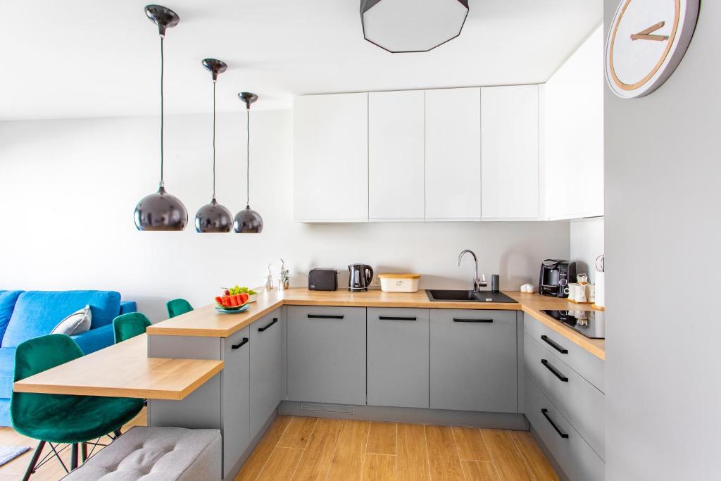 Kuchyňa alebo kuchynka v ubytovaní Apartament Gardenia Sea&Sun DZIWNÓW PRZY PLAŻY