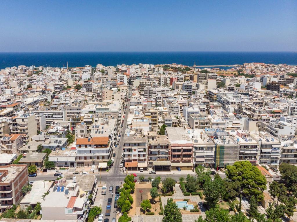 Nespecifikovaný výhled na destinaci Chania nebo výhled na město při pohledu z apartmánu