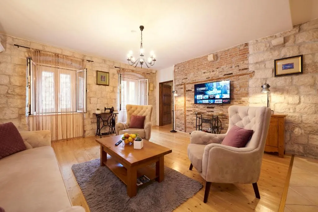 Apartment Capo Residence - Old Town - Parking, Trogir, Croaţia