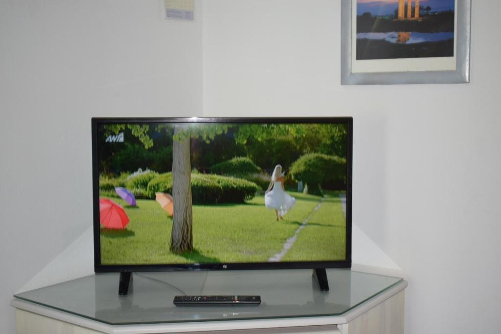 Kalathos Sun Hotelにあるテレビまたはエンターテインメントセンター
