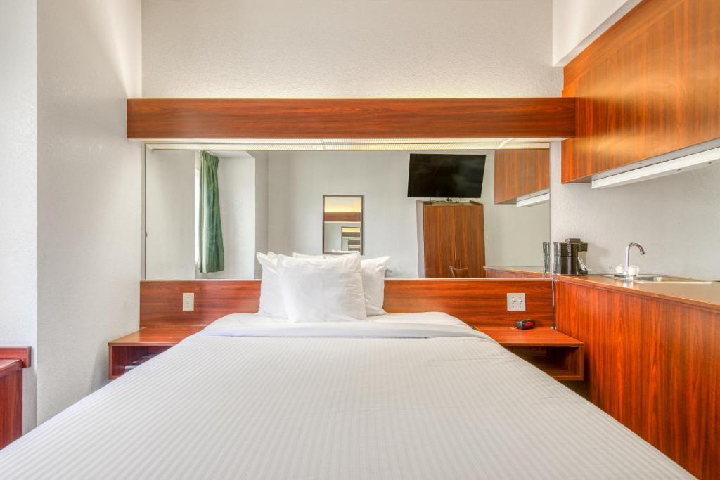 Trident Inn & Suites, Baton Rouge - Lit Queen Premium