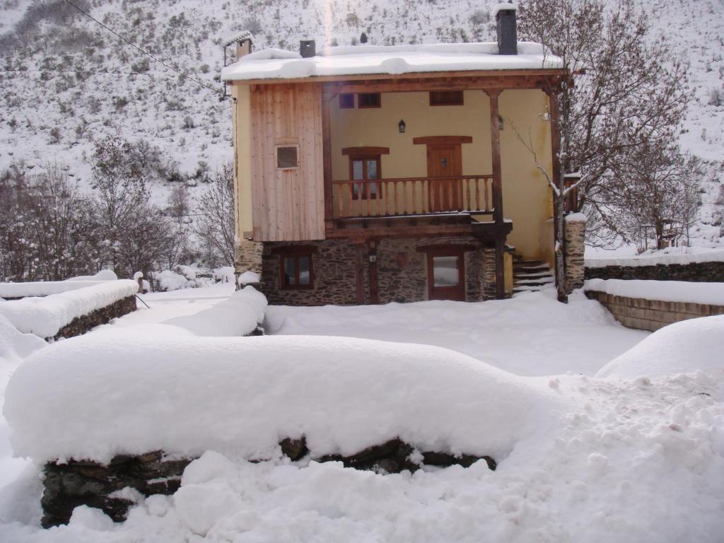 Casa Rural El Llao Y Los Fresnos - El Urogallo v zime