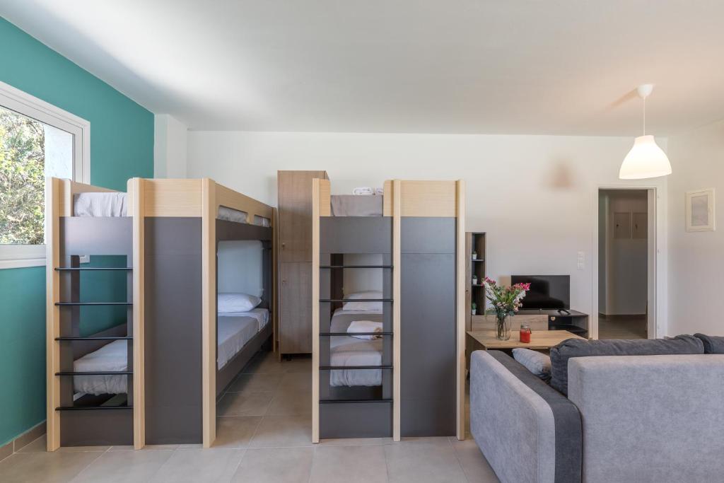 Postel nebo postele na pokoji v ubytování Local Hostel & Suites