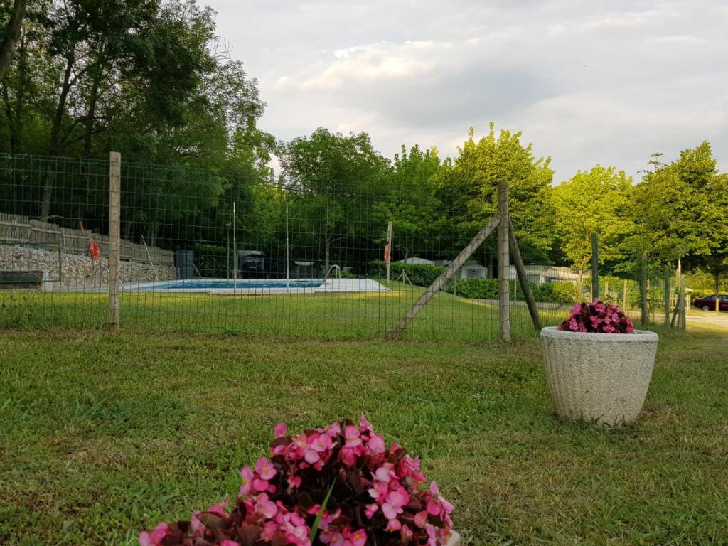 Jardín al aire libre en Hotel rural La soleia d'Oix