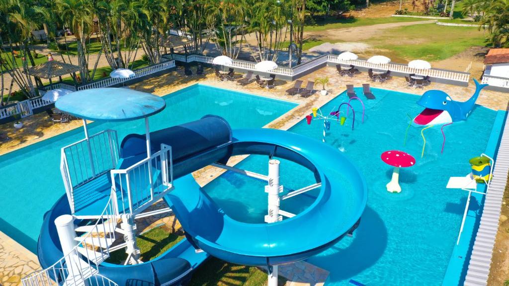 an overhead view of a pool with a water slide at Pousada Bem Viver in Ubatuba