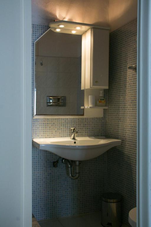 Koupelna v ubytování Neoclassical apartment, Central Chora Andros