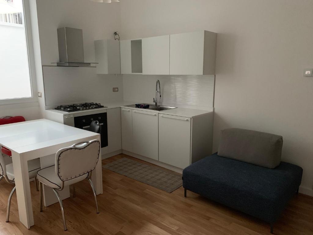 Kuchyň nebo kuchyňský kout v ubytování Les 3 Chambres