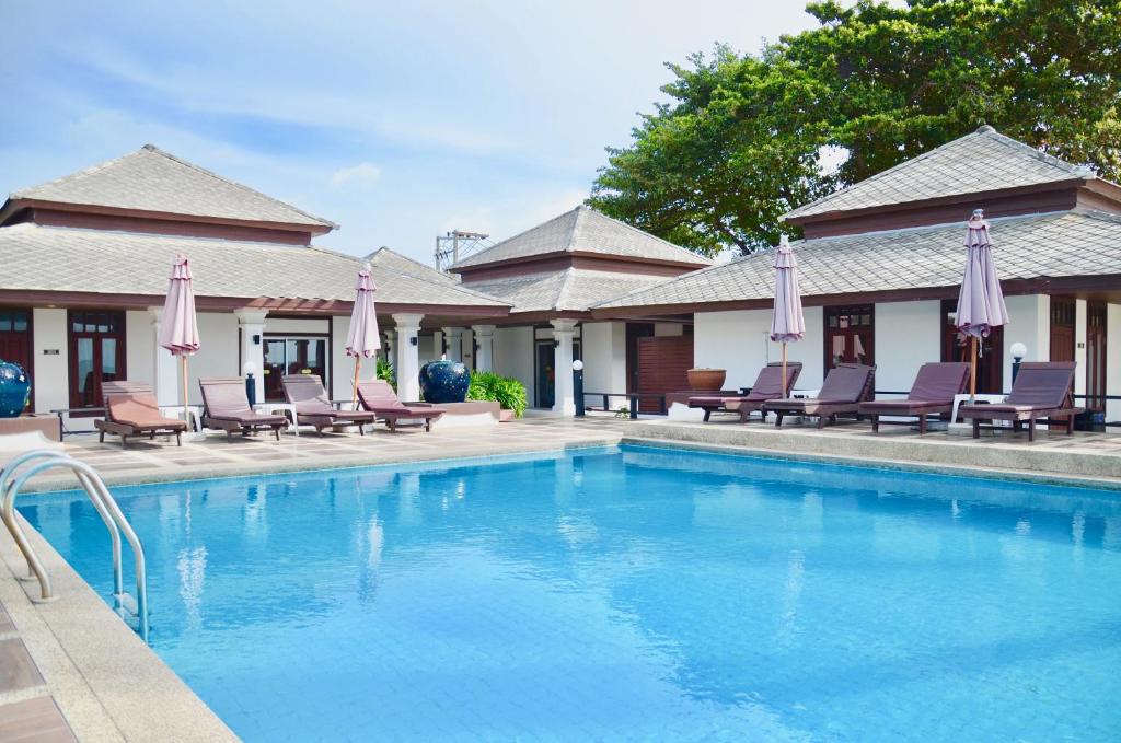 Bazén v ubytování Al's Resort nebo v jeho okolí