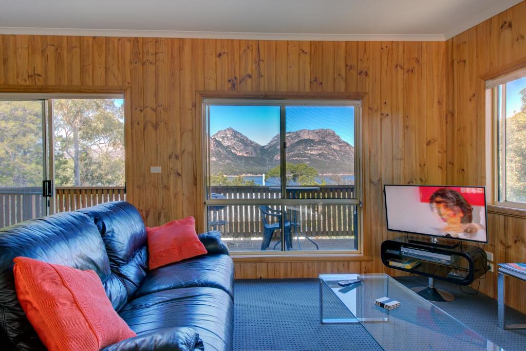 A seating area at Freycinet Sanctuary 4
