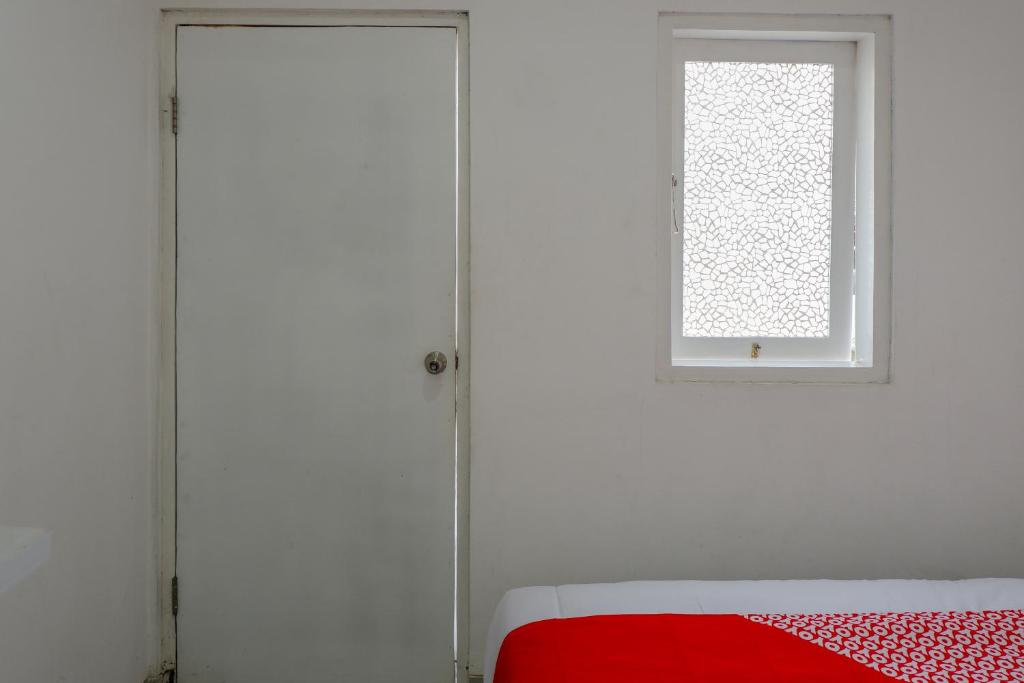 Postel nebo postele na pokoji v ubytování Super OYO Capital O 1176 J3 Residence Syariah