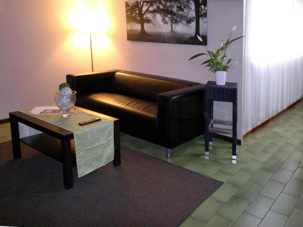 a living room with a couch and a coffee table at Albergo Papillon in San Polo dʼEnza in Caviano